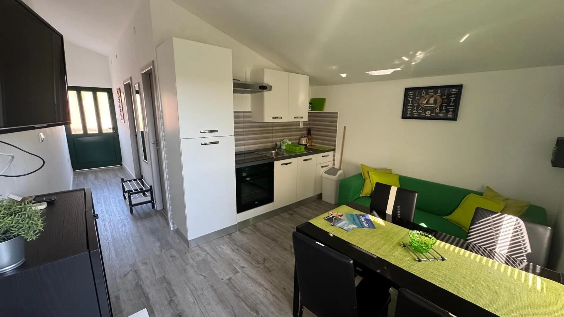 Apartments Sali Moric 0*,